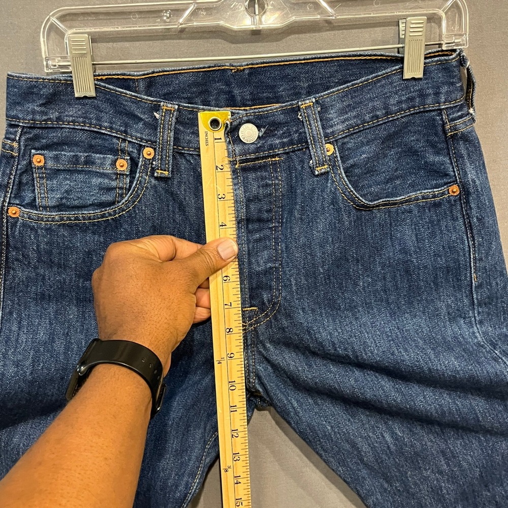 Levi's 501 Original Fit Jeans Men 30x32 Dark Wash Blue Button Fly Denim - Picture 5 of 11